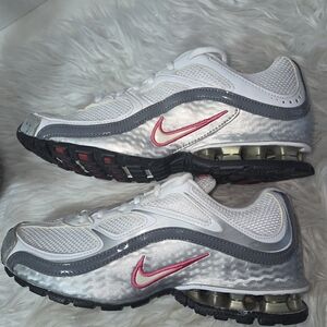 Nike Reax Run5 Women's White and Silver Sneakers, Size 7.5